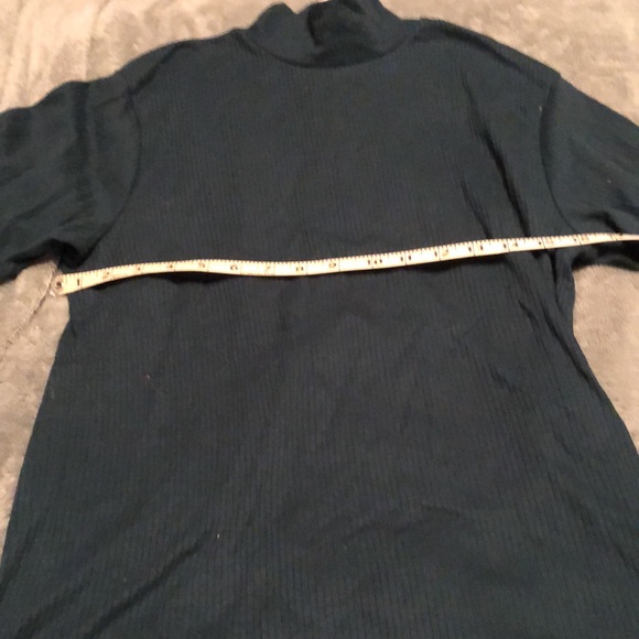 Evergreen/forest green mock-neck knit shirt hardly worn - Picture 7 of 8